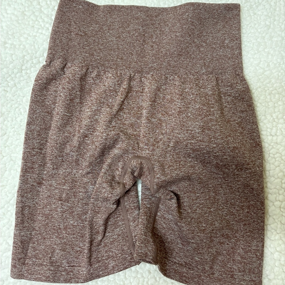 NVGTN XS SCRUNCH SHORTS